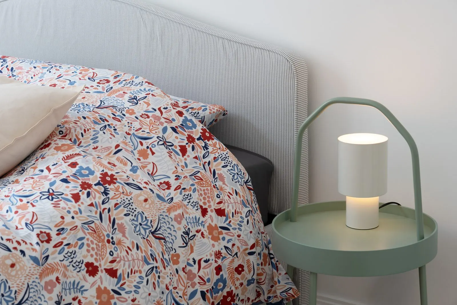 Artemis, furnished apartment, Nancy: bedside table and lamp