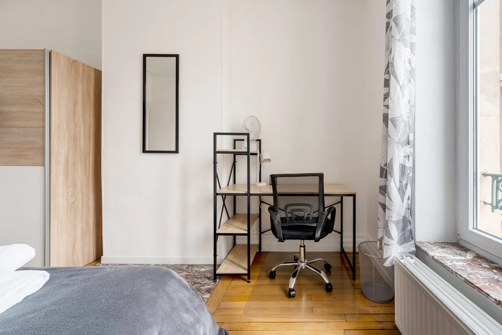 La Fabrique, furnished apartment, Nancy: bedroom with desk and armchair by the window