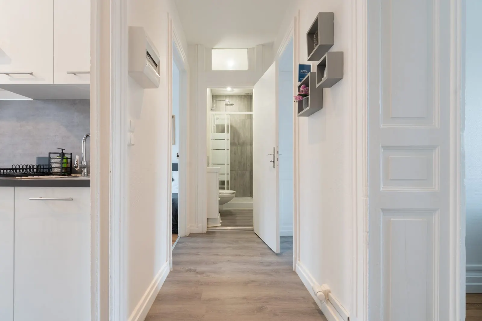 La Fabrique, furnished apartment, Nancy: hallway between kitchen and bedrooms