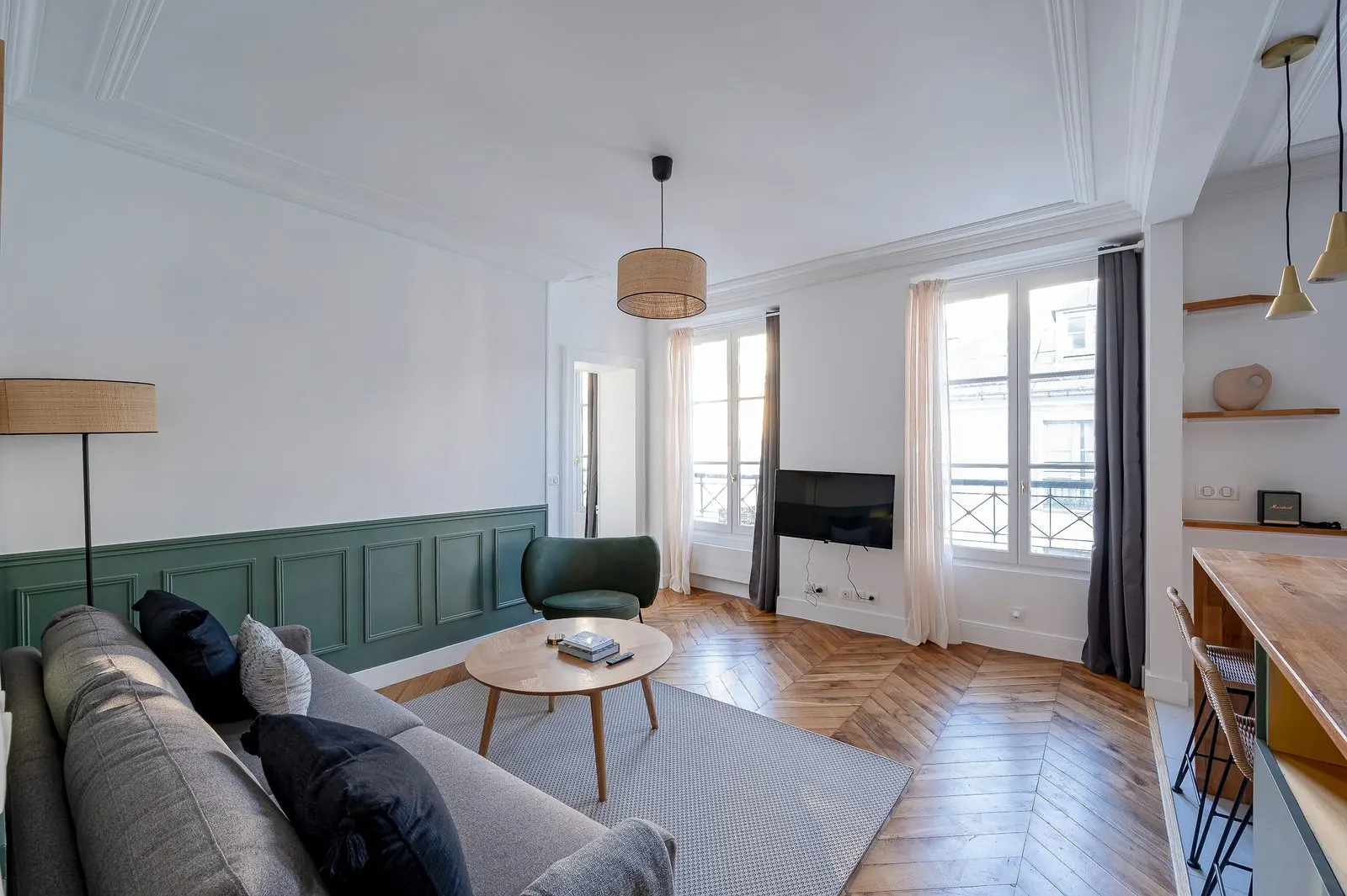 Le Bijou, furnished apartment, Paris 8th: living room seen from the entrance