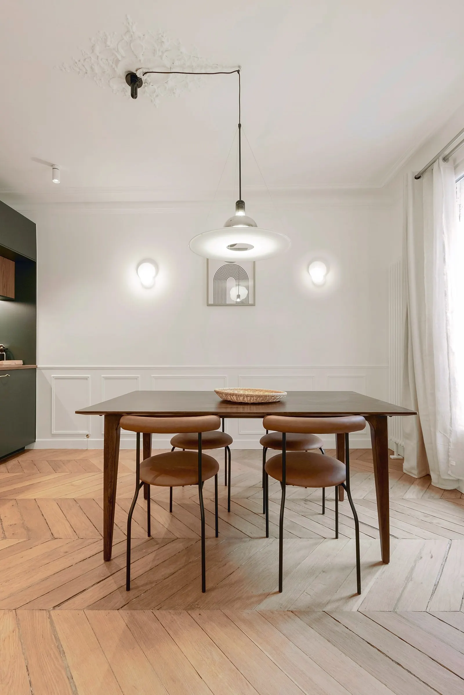 Le Gustave, furnished apartment near the Eiffel Tower, Paris 7th: dining table by the window