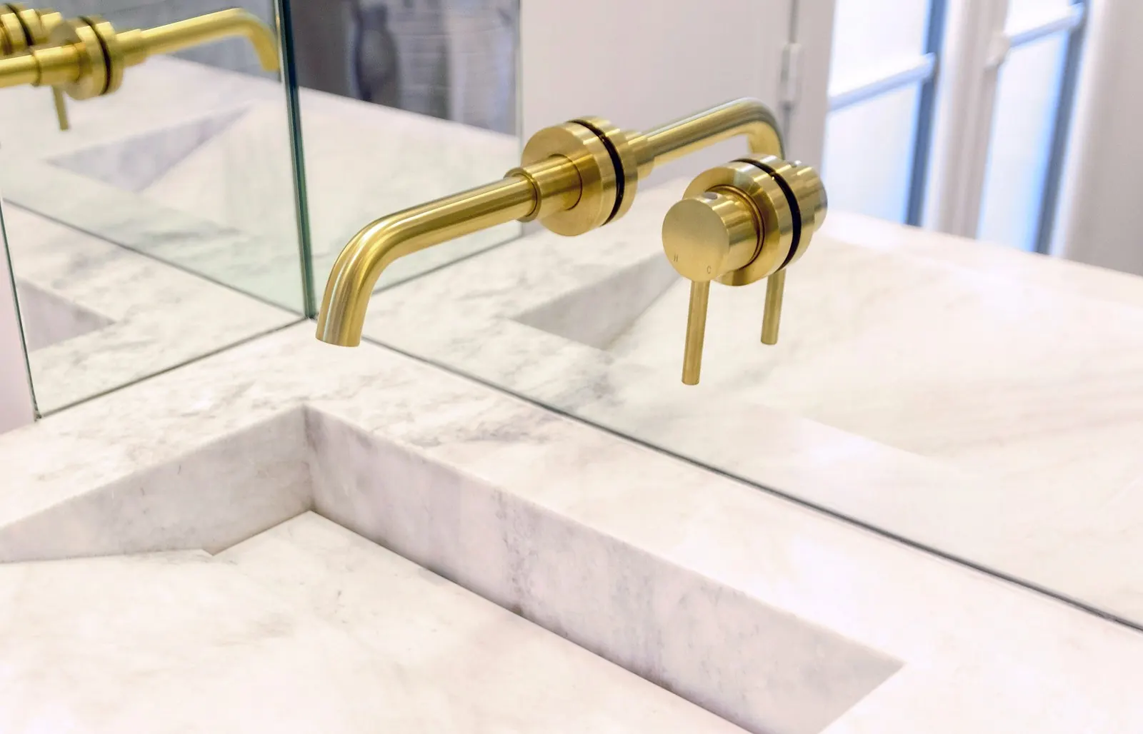 Le Gustave, furnished apartment, Paris 7th: marble washbasin with brass taps