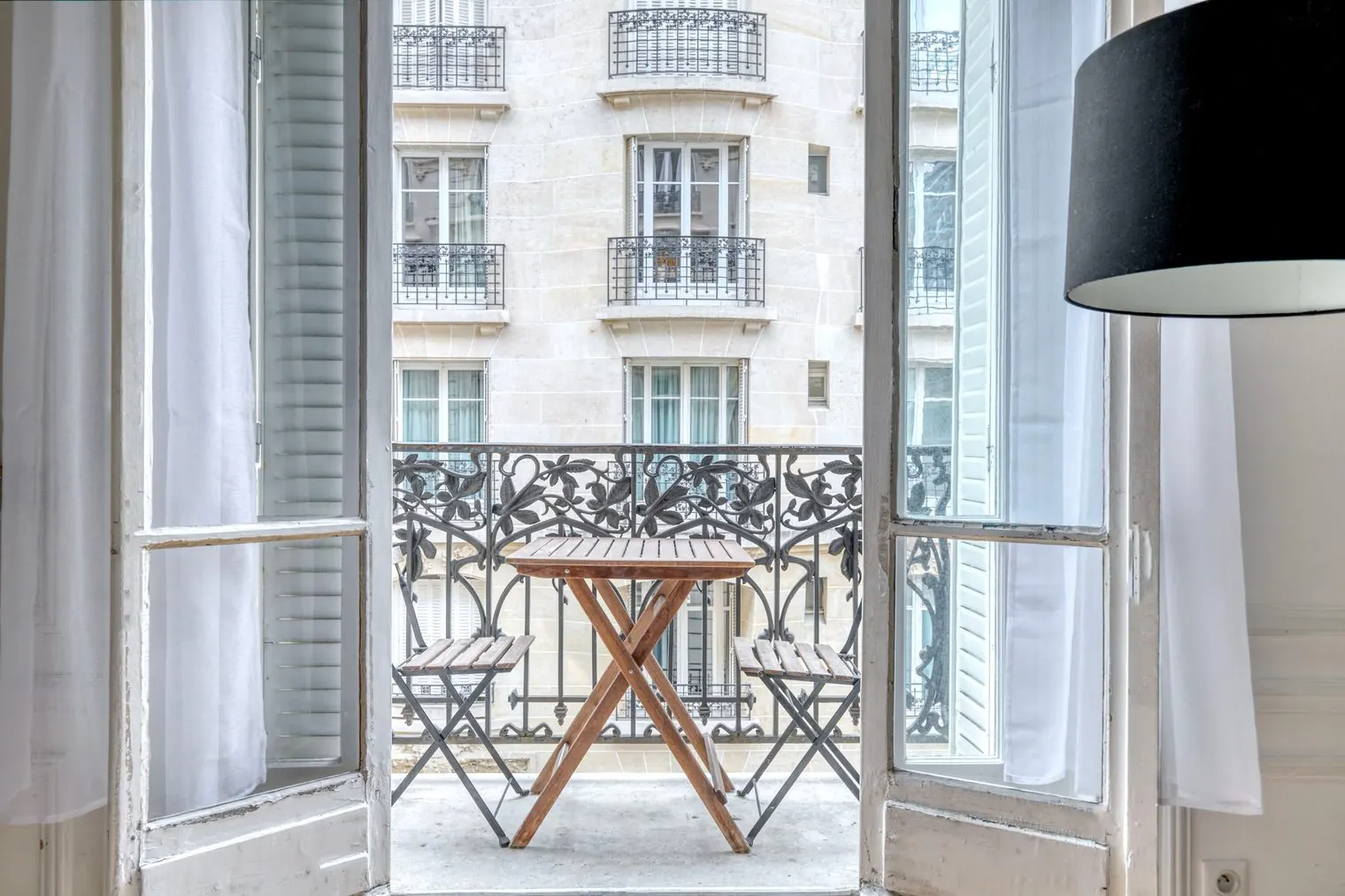 Le Monceau, furnished three-bedroom apartment near Parc Monceau, Paris 17th: one of the three balconies with a bistro table