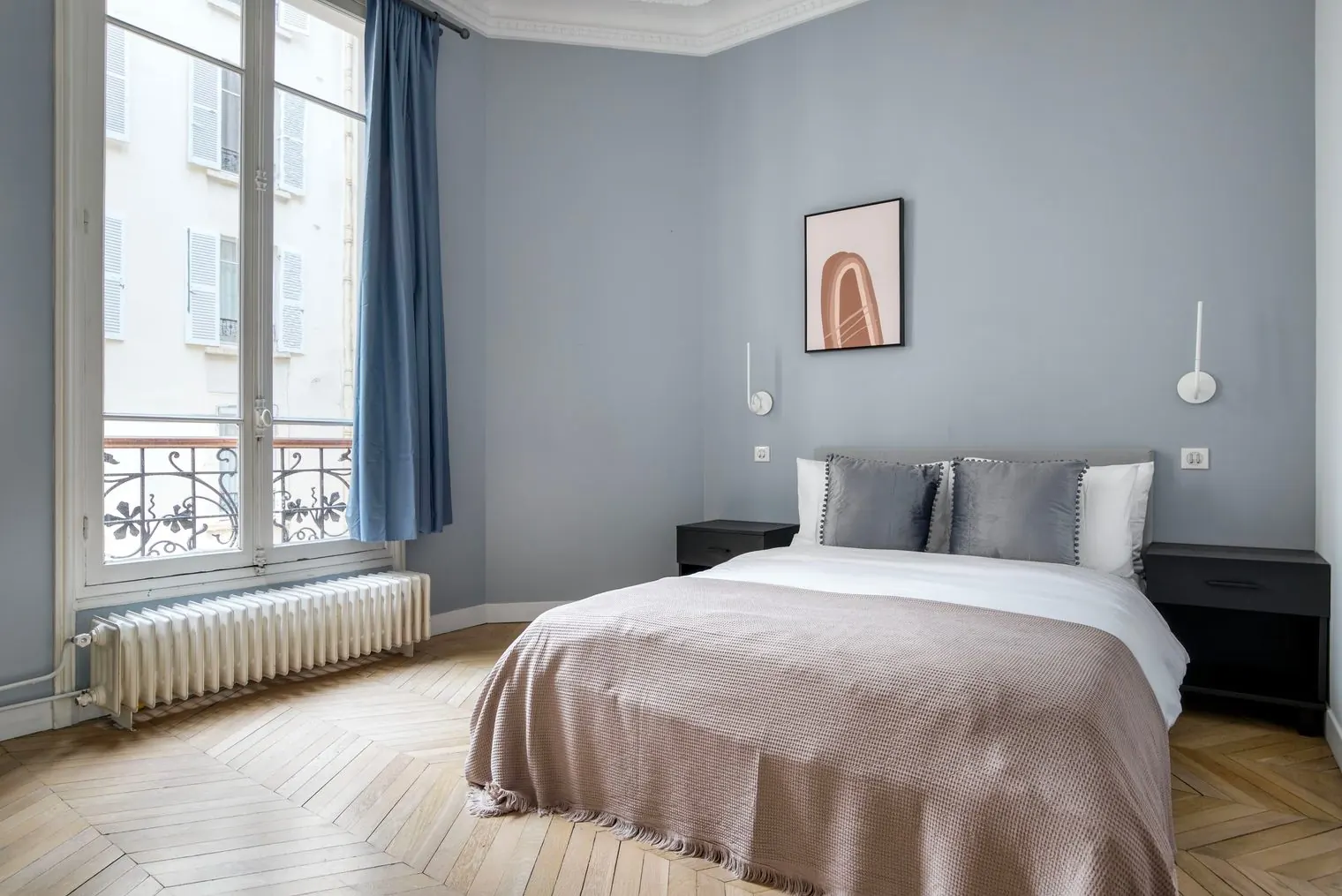 Le Monceau, furnished apartment, Paris 17th: first bedroom with a double bed